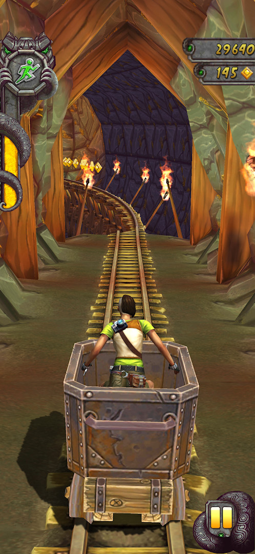 Temple Run 2 hero selection screen featuring characters like Guy Dangerous and Scarlett Fox