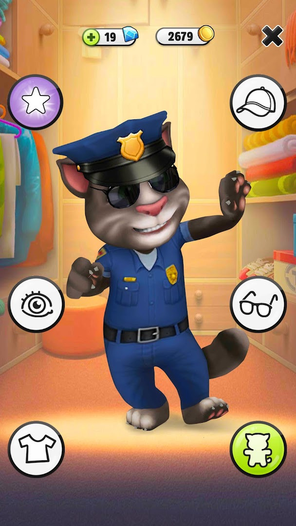 Dressing up Talking Tom with fashion items and outfits